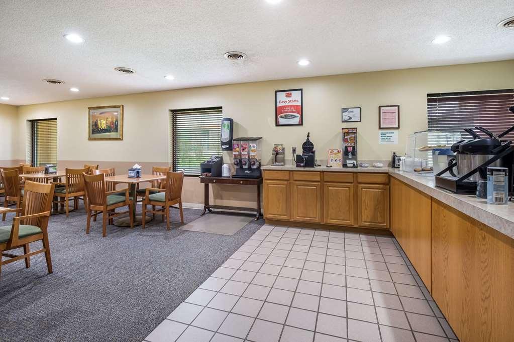 Econo Lodge Inn & Suites East Knoxville Restaurante foto