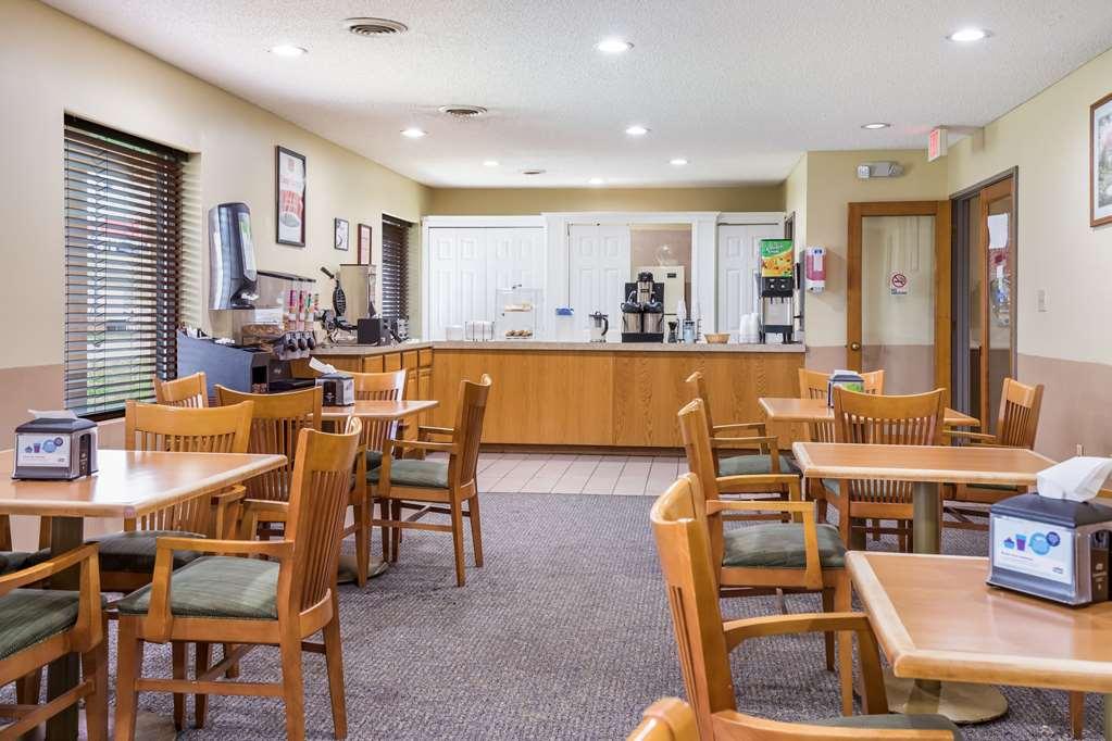 Econo Lodge Inn & Suites East Knoxville Restaurante foto